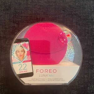 Facial cleaning device